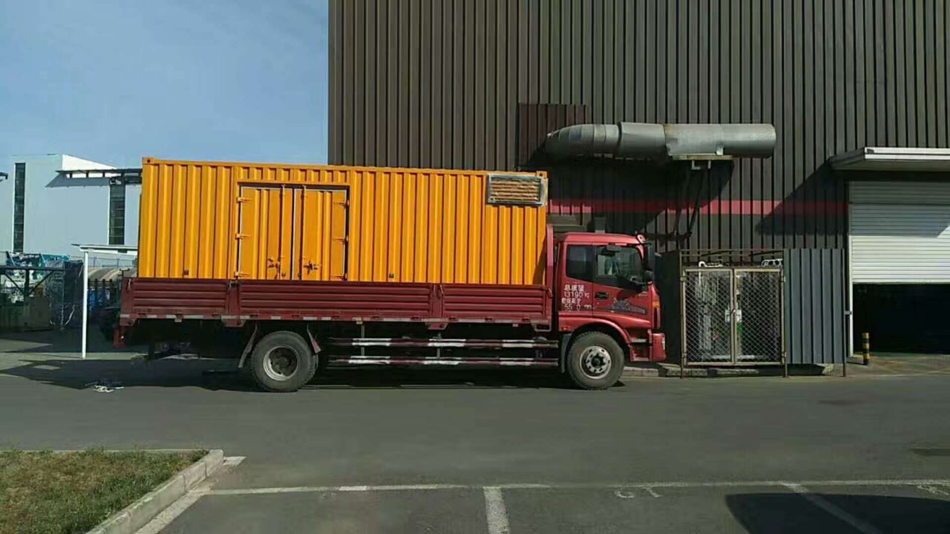 1500kw應(yīng)急發(fā)電車(chē)